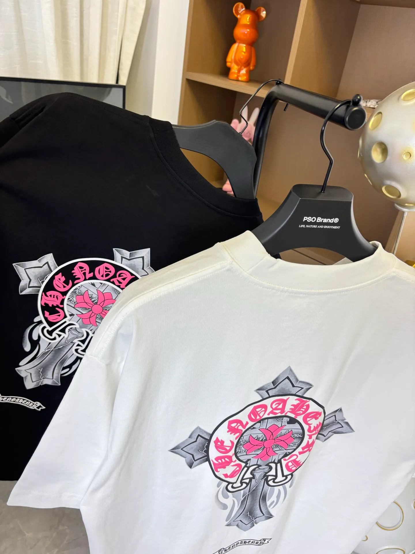 P150 Style number: DC 139# [ChromeHearts] ChromeHearts official same style classic printed round neck short-sleeved T-shirt 280g pure cotton double sand fabric Original original label, can be worn up to 200 pounds All fabrics have been shrunk in advance Quality first What you see is what you get The pattern will not change after one wash Distinguish some disposable clothes in the market Three labels Complete packaging All original restoration and customization Versatile for men and women A more classic one The pattern is very chic 💕 Color: black white Size: XS-L (Picture 9️⃣Size chart)
